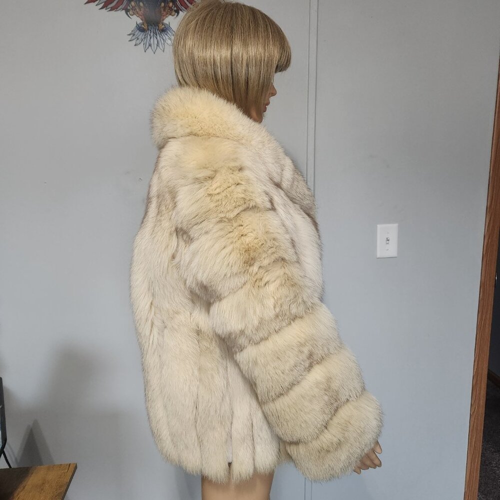#734 Small fox fur coat - Picture 4 of 4